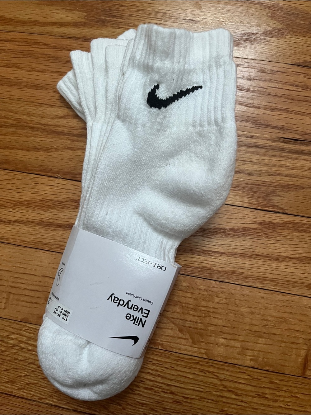 Nike Everyday Cotton Cushioned Ankle Socks - White with Black Swoosh